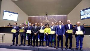 Ex-presidentes do sindicato e empresários receberam reconhecimento pelos serviços prestados.